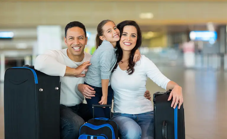 خانواده در فرودگاه