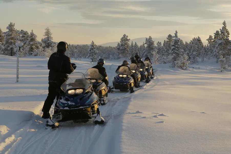 اسنوموبیل در کانادا | سوگیموتو ویزا