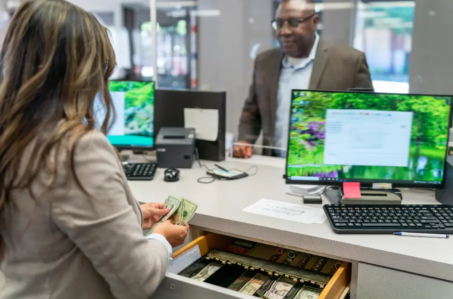 حساب پس انداز در کانادا | سوگیموتو ویزا